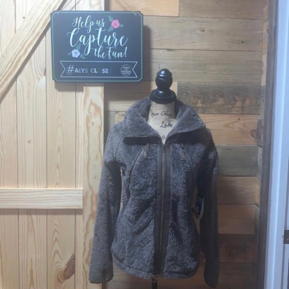 Beautiful jacket size S  NWT